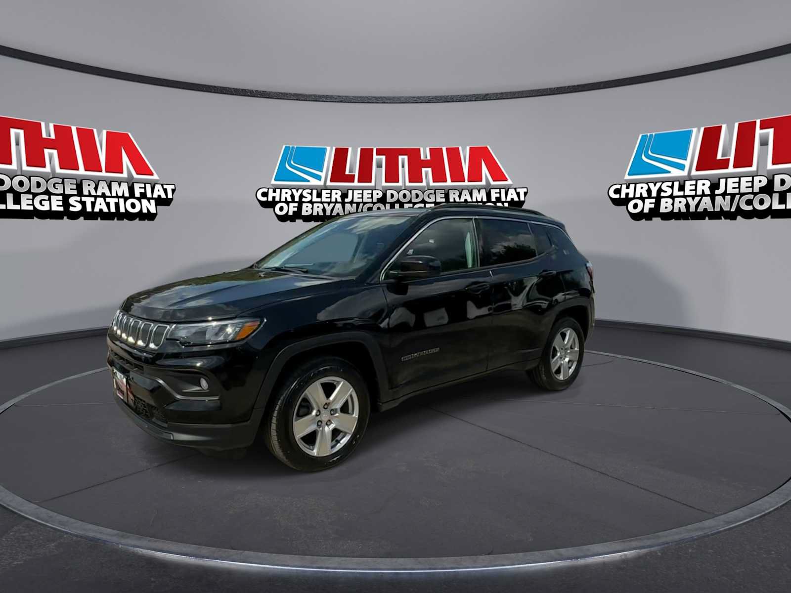 Used 2022 Jeep Compass Latitude FWD image 4