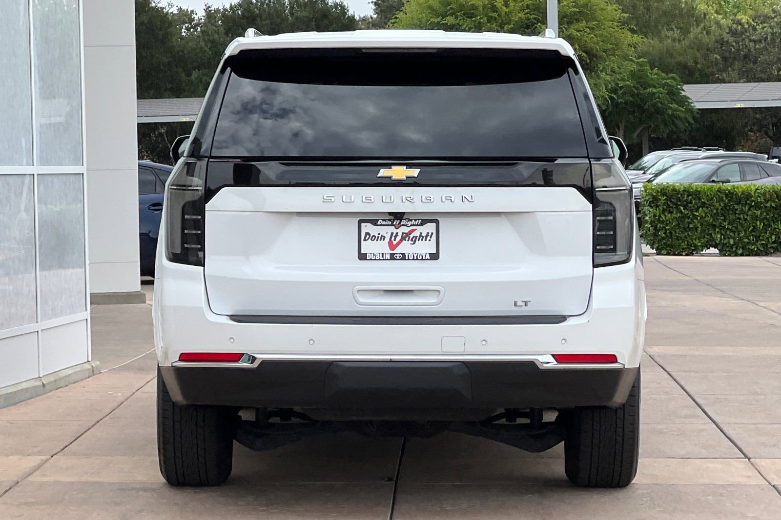 Used 2025 Chevrolet Suburban LT w/ Comfort Package image 5