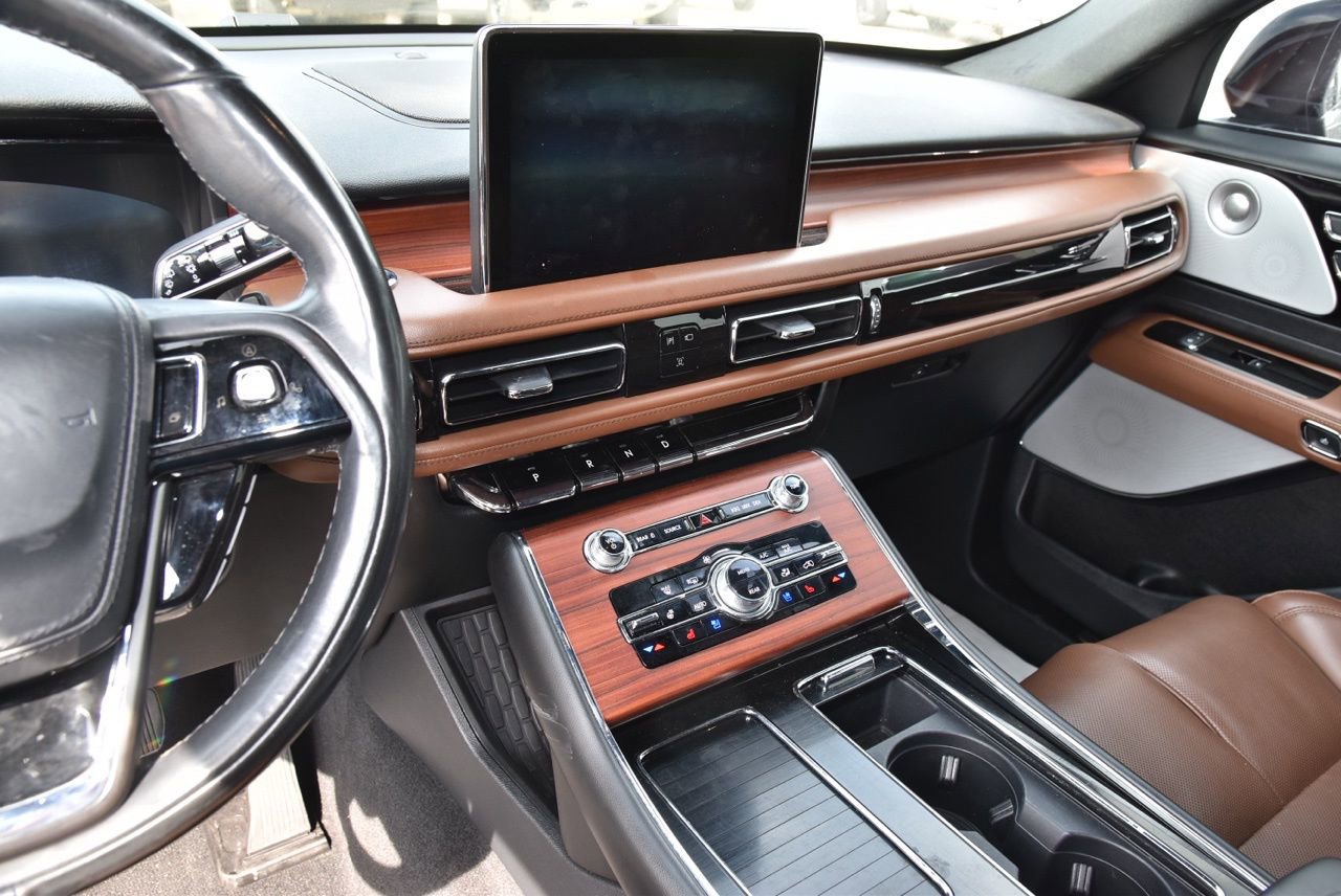 Used 2022 Lincoln Aviator Reserve w/ Equipment Group 201A image 9