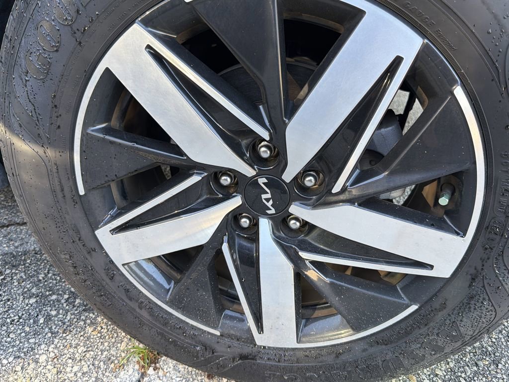 Certified 2022 Kia Sorento S FWD image 8