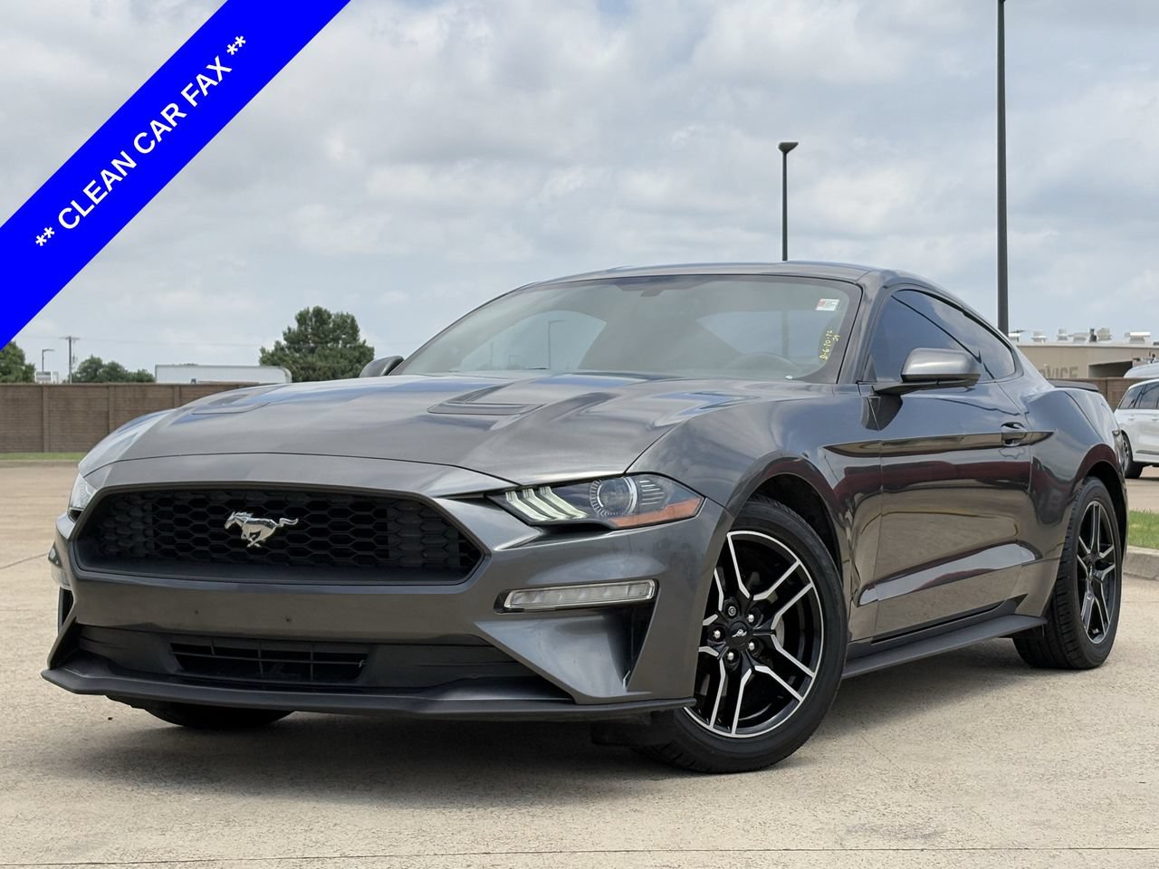 Used 2018 Ford Mustang Coupe RWD image 2