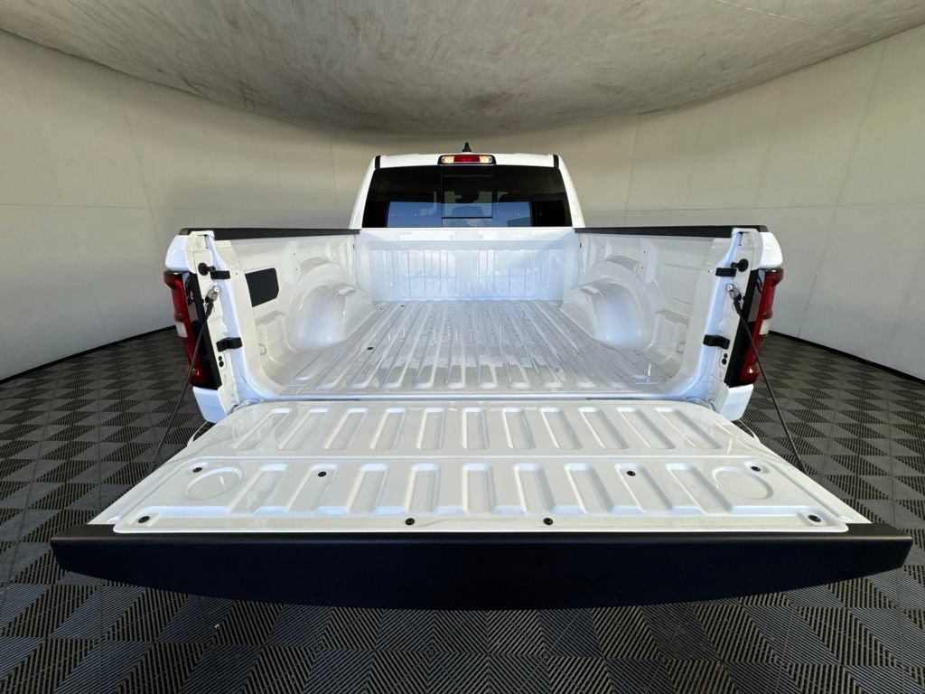 New 2027 RAM 1500 4x4 Crew Cab image 32