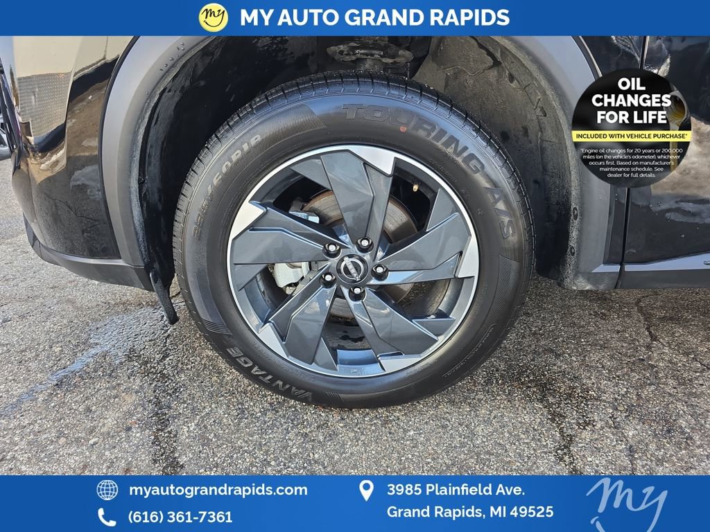 Used 2025 Nissan Rogue SV image 29