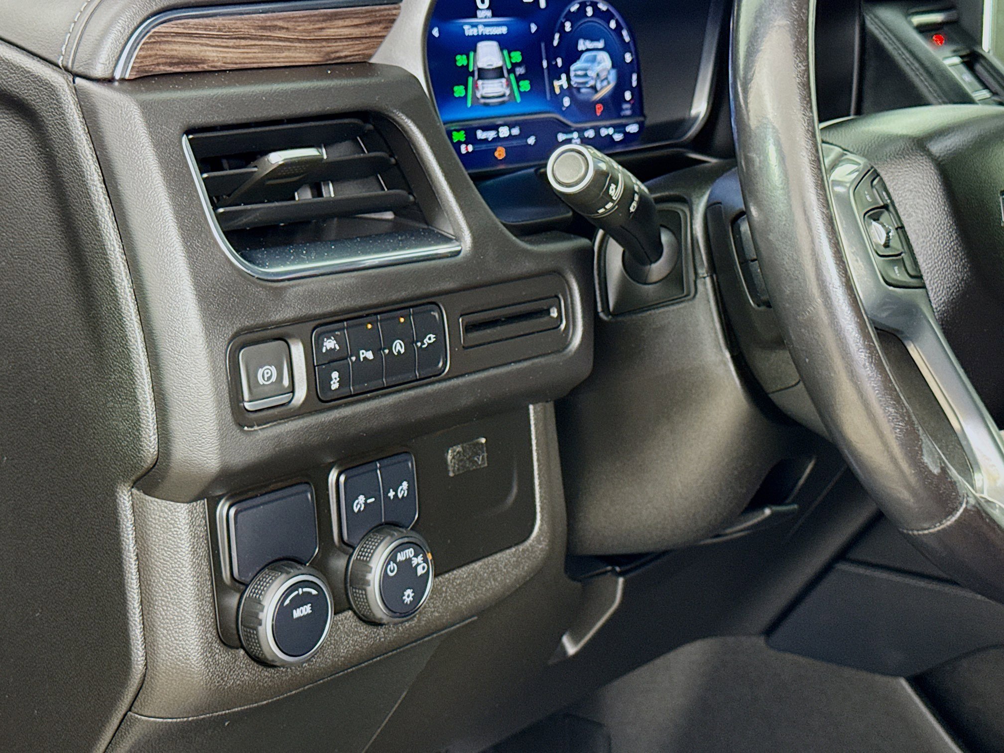 Used 2022 Chevrolet Suburban LT image 10