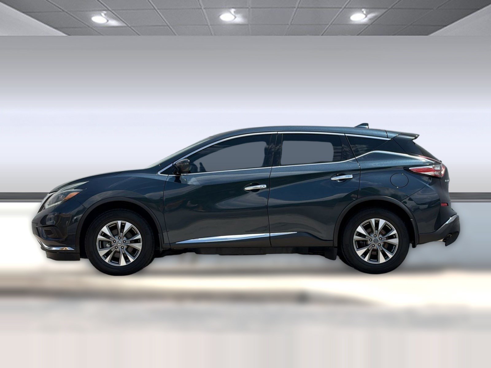 Used 2018 Nissan Murano S FWD image 2