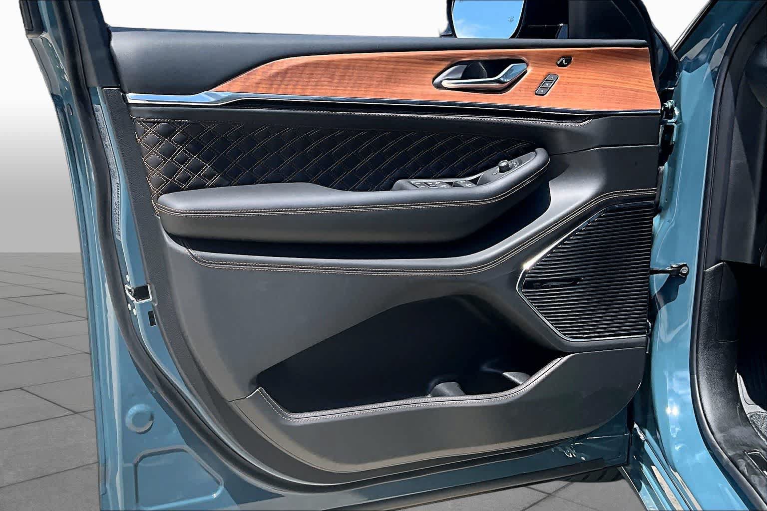 New 2026 Jeep Grand Cherokee Summit AWD/4WD image 11