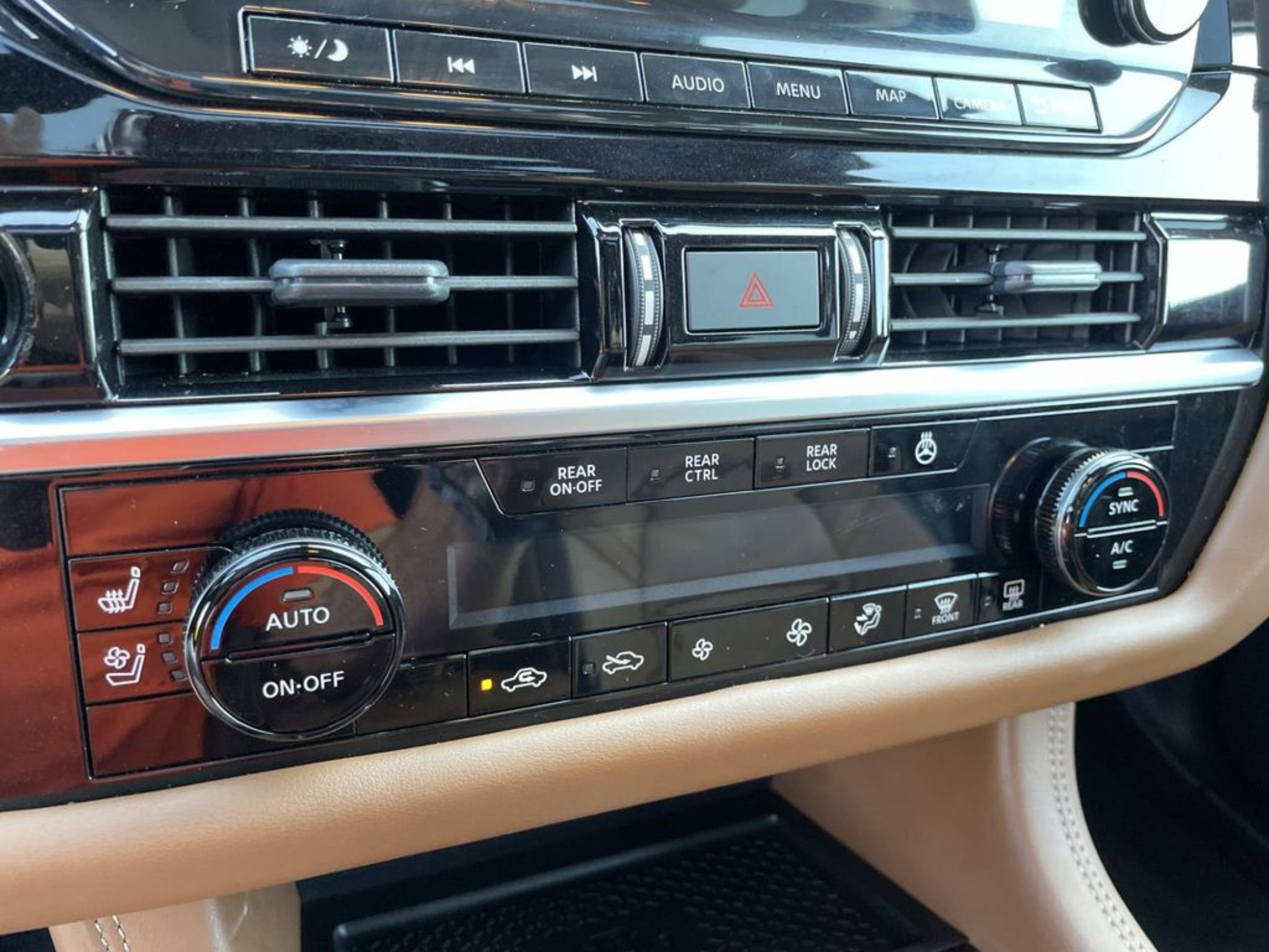 Used 2025 Nissan Pathfinder Platinum w/ Cargo Package FWD image 29