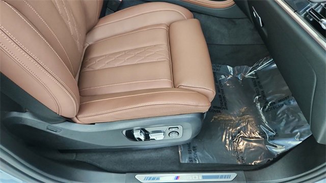 Used 2025 BMW X7 M60i image 23