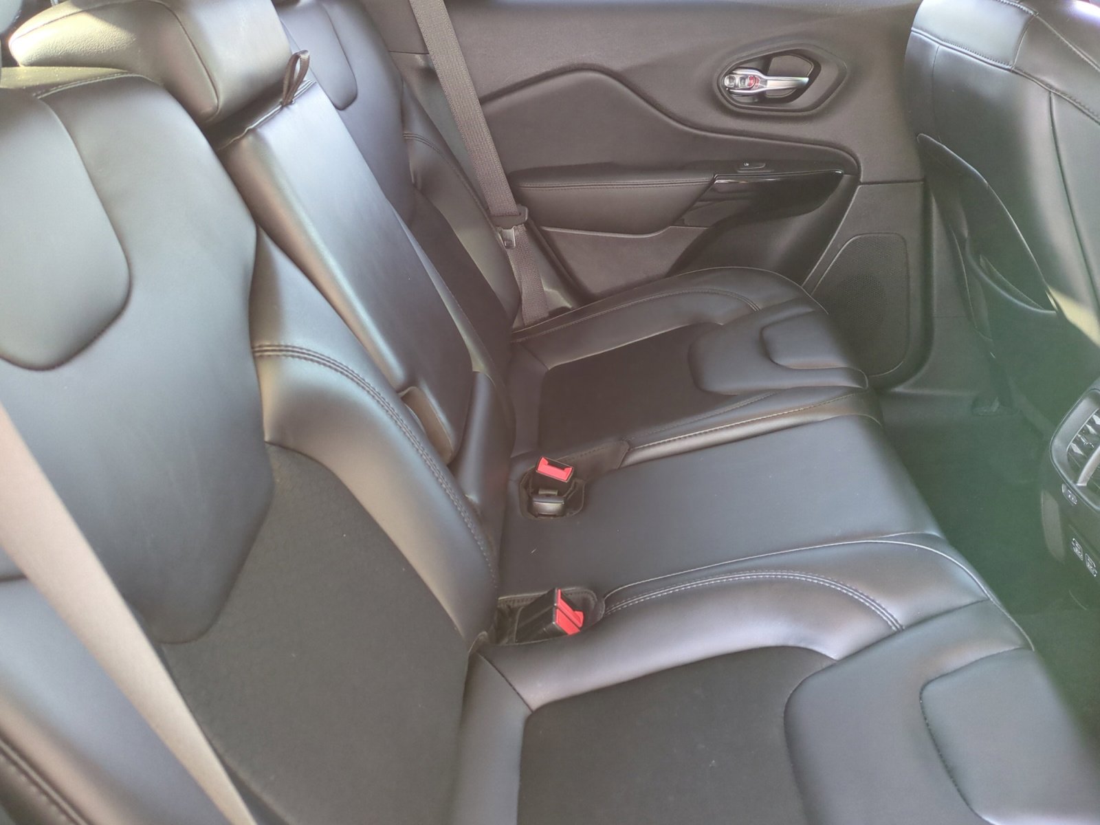 Used 2021 Jeep Cherokee Latitude Plus image 18