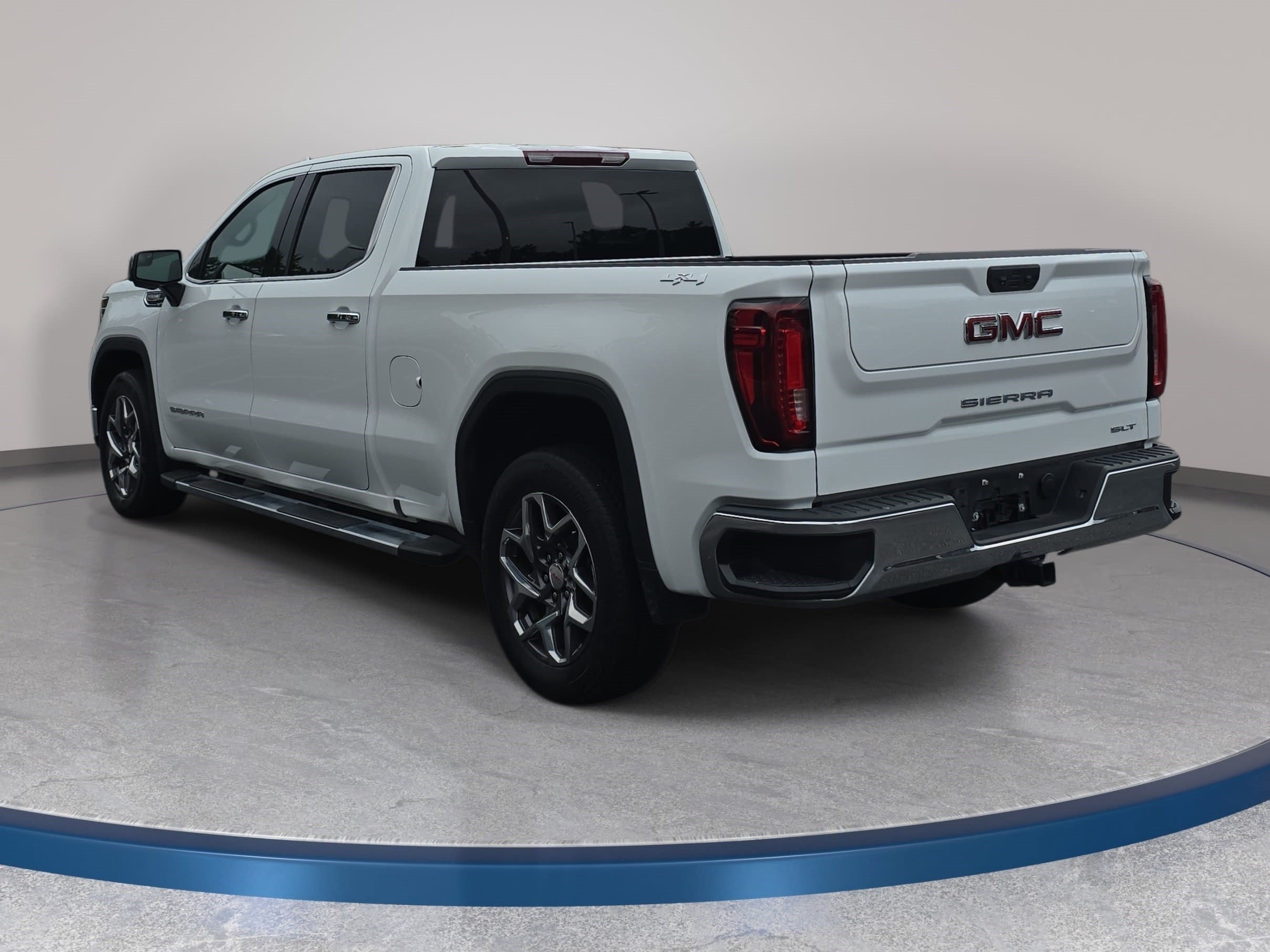 Used 2023 GMC Sierra 1500 SLT w/ SLT Premium Package AWD/4WD image 7