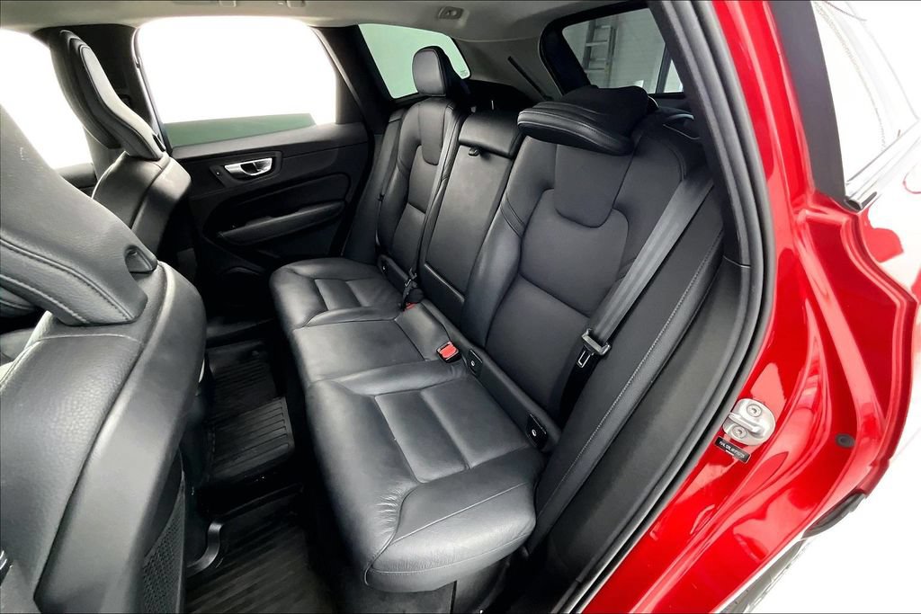 Certified 2024 Volvo XC60 B5 Plus w/ Protection Package Premier AWD/4WD image 34
