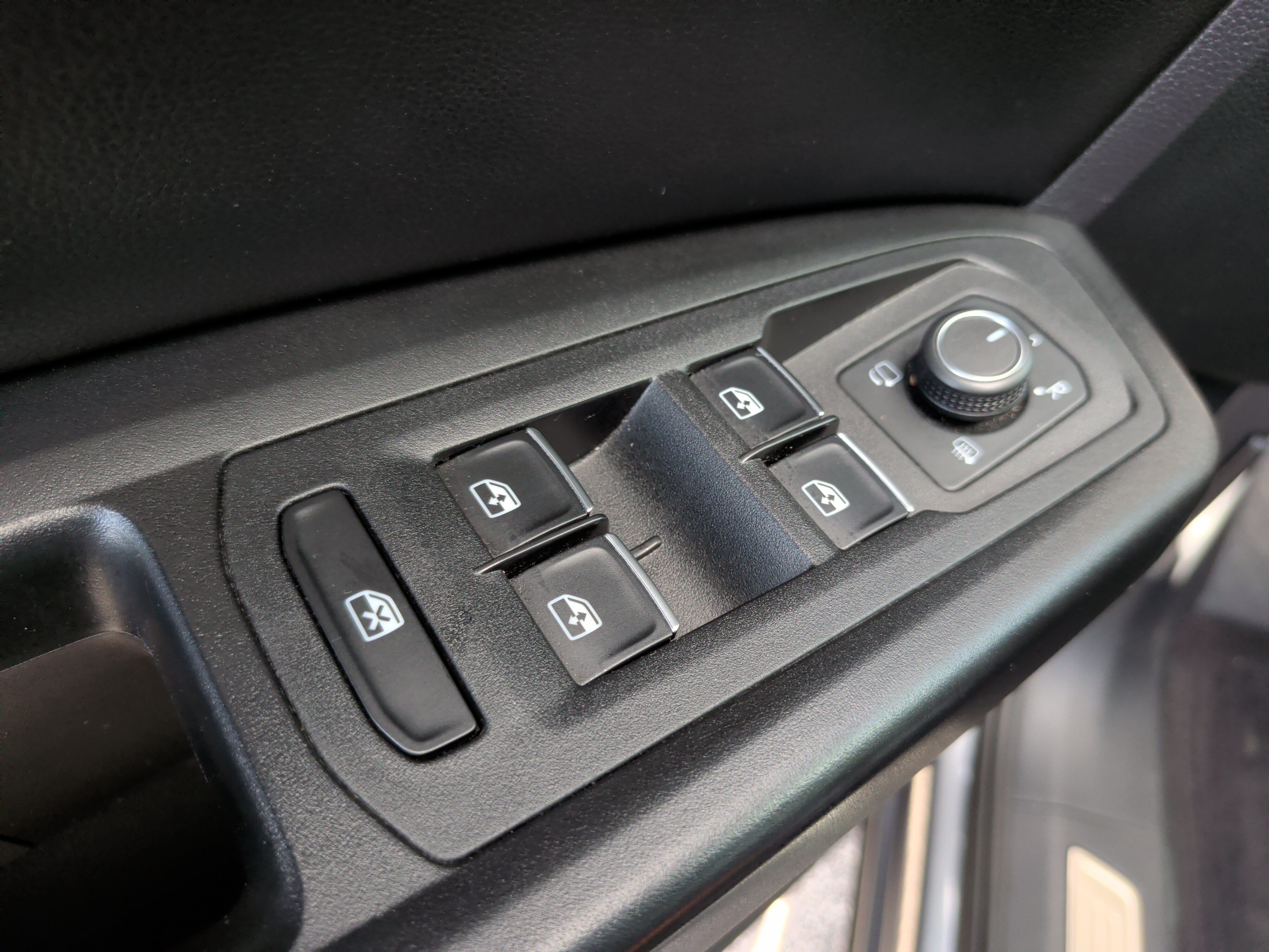 Used 2018 Volkswagen Atlas SEL Premium AWD/4WD image 29