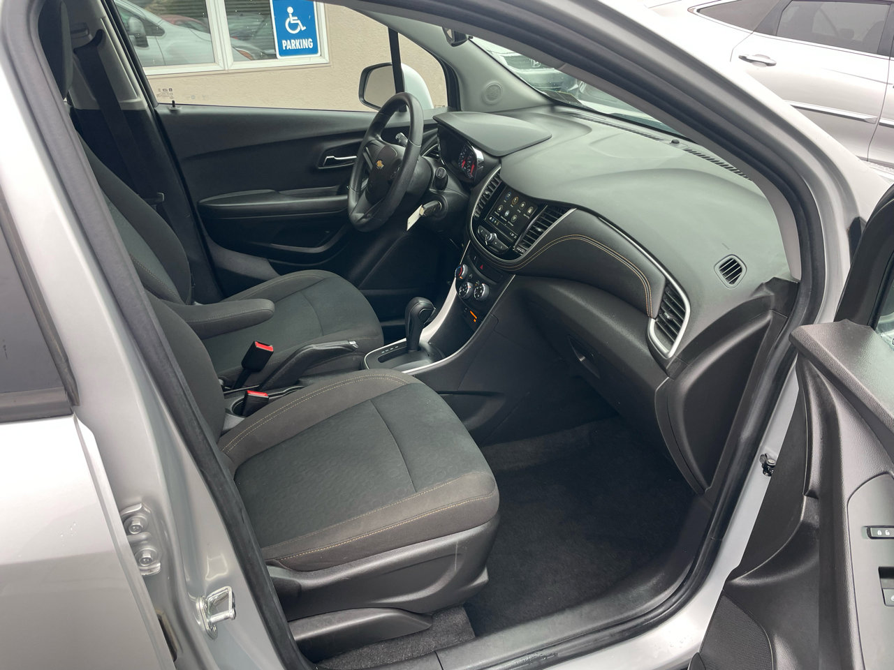 Used 2018 Chevrolet Trax LS AWD/4WD image 28