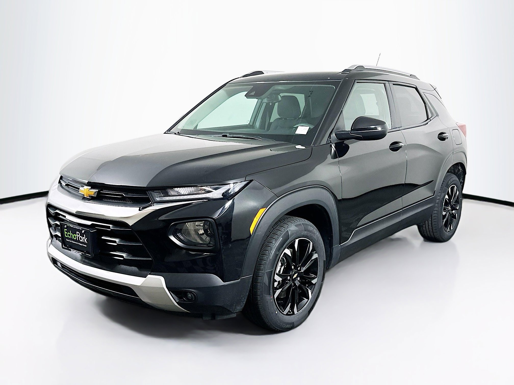 Used 2023 Chevrolet TrailBlazer LT w/ LPO, Blackout Package AWD/4WD image 3