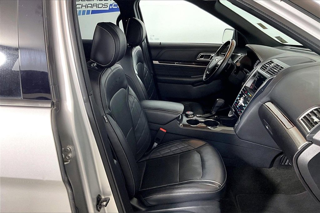 Certified 2017 Ford Explorer Platinum image 6