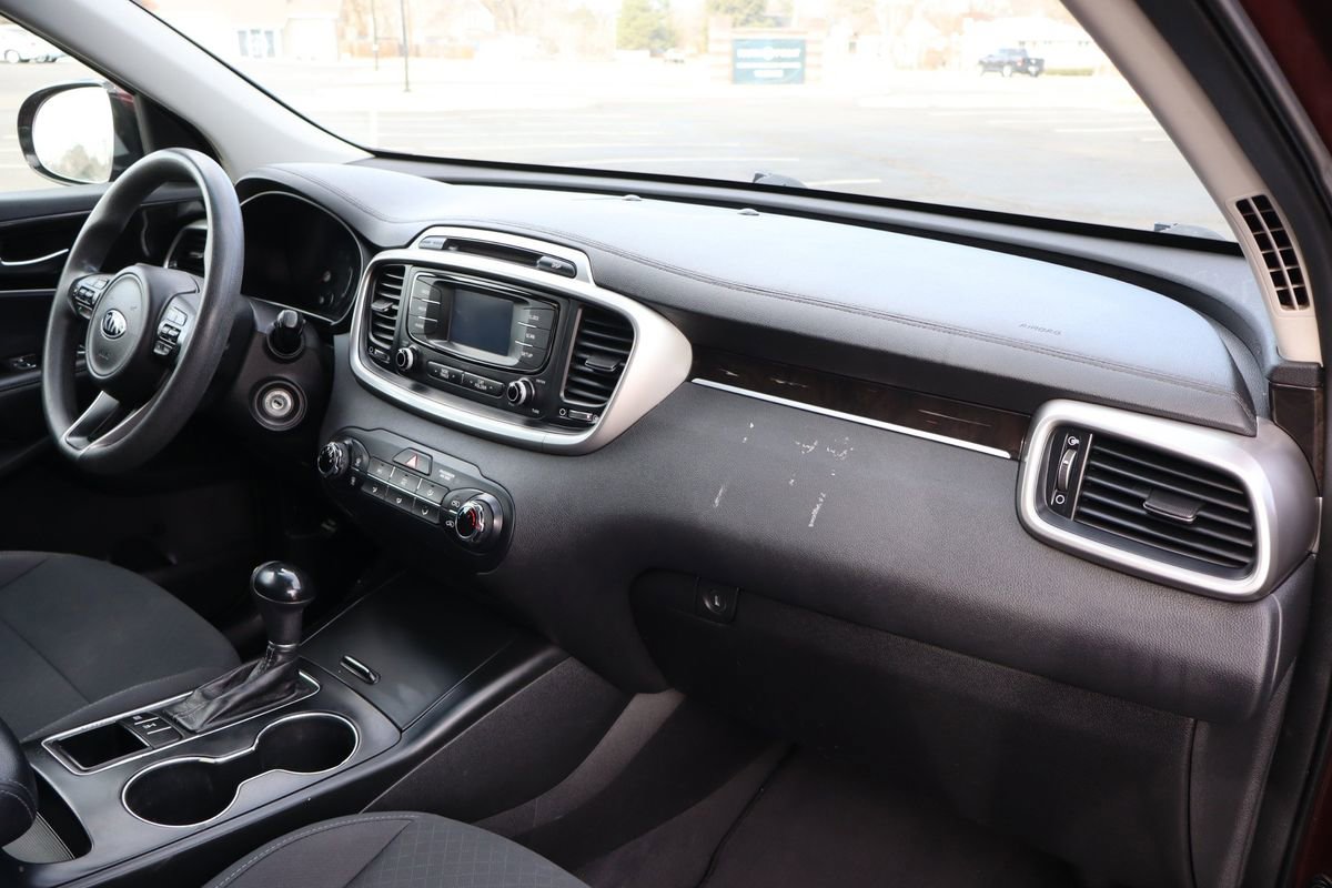 Used 2017 Kia Sorento AWD image 17
