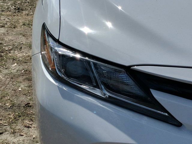Used 2020 Toyota Camry LE FWD image 10