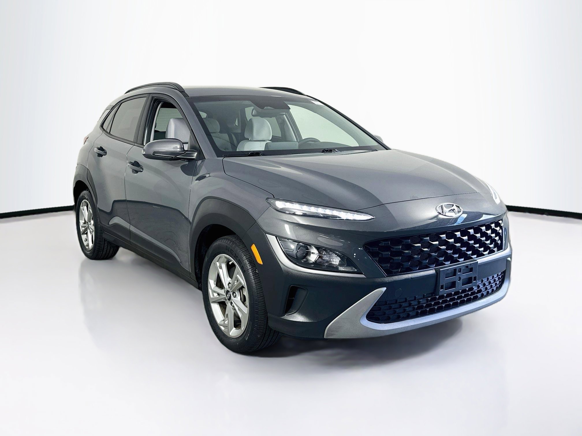 Used 2023 Hyundai Kona SEL AWD/4WD image 3
