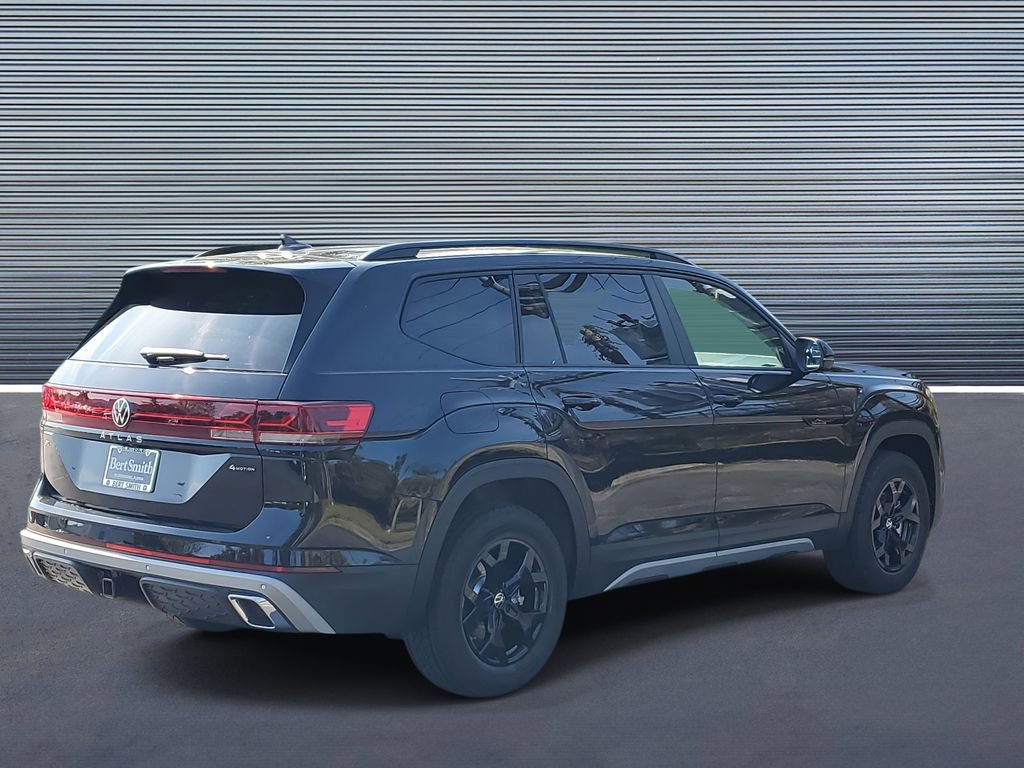 New 2026 Volkswagen Atlas Peak Edition image 3