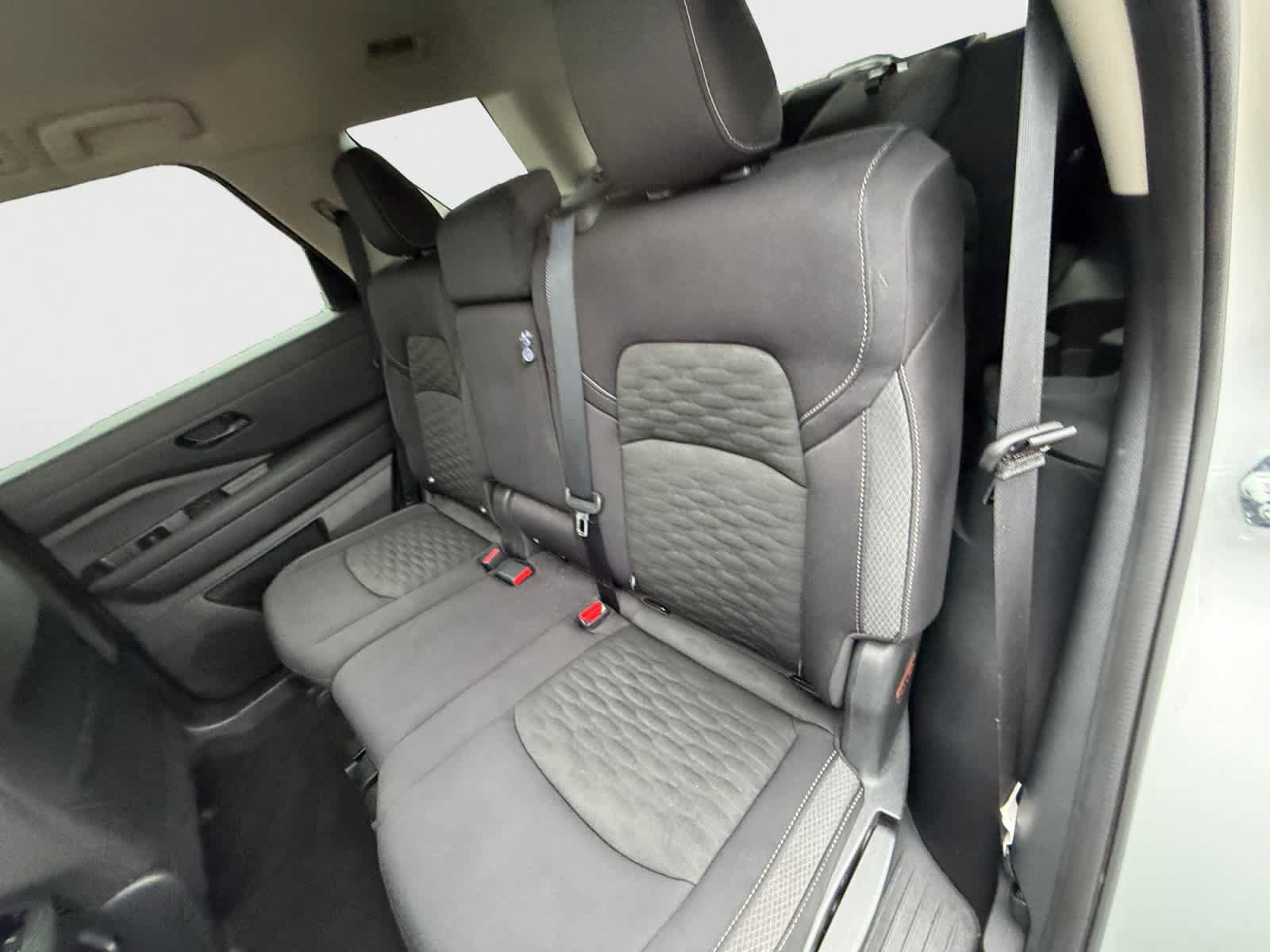 Used 2024 Nissan Pathfinder SV AWD/4WD image 18
