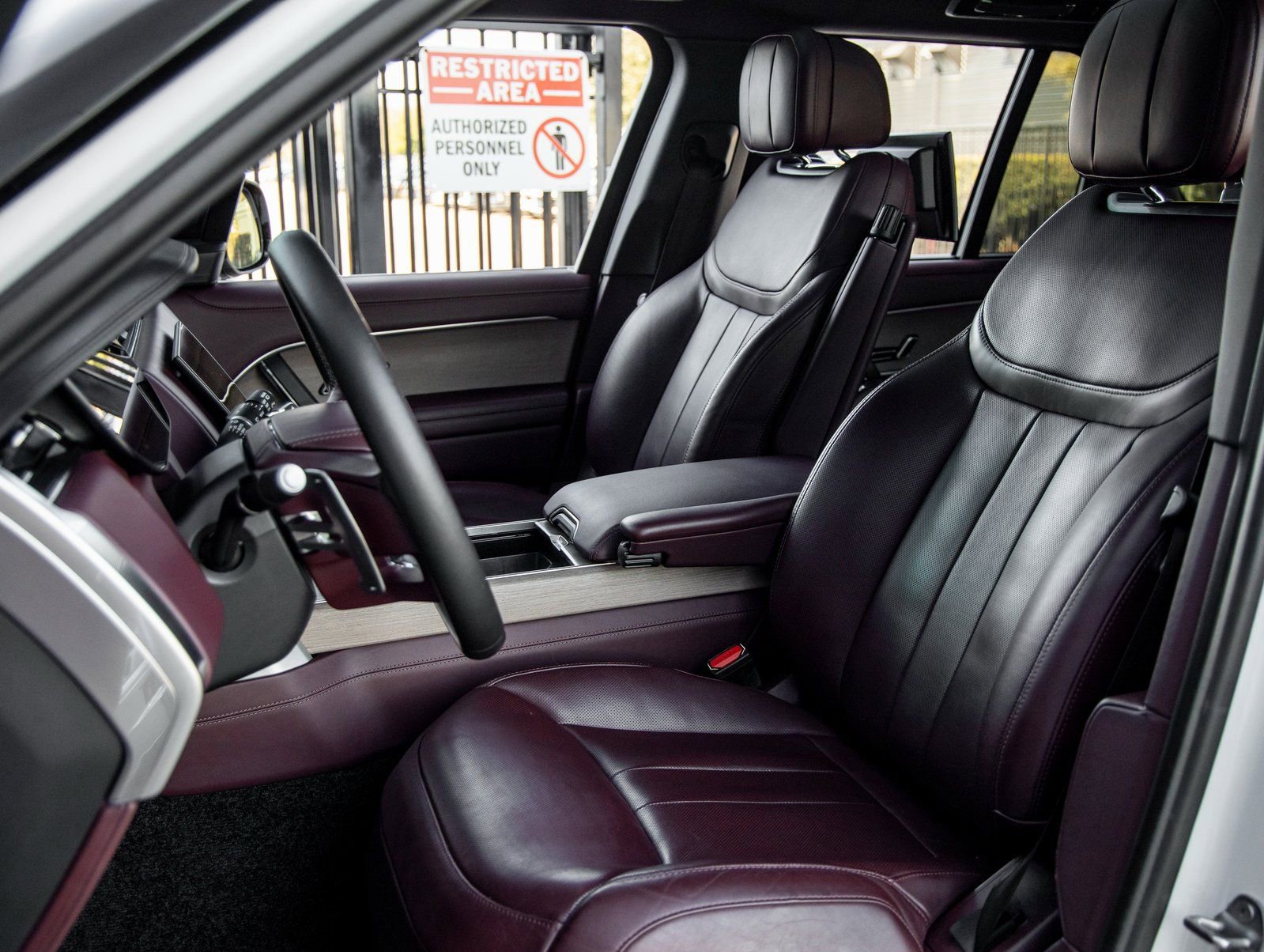 Used 2023 Land Rover Range Rover Autobiography image 21