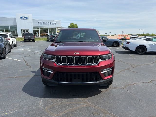 Used 2025 Jeep Grand Cherokee Limited AWD/4WD image 2