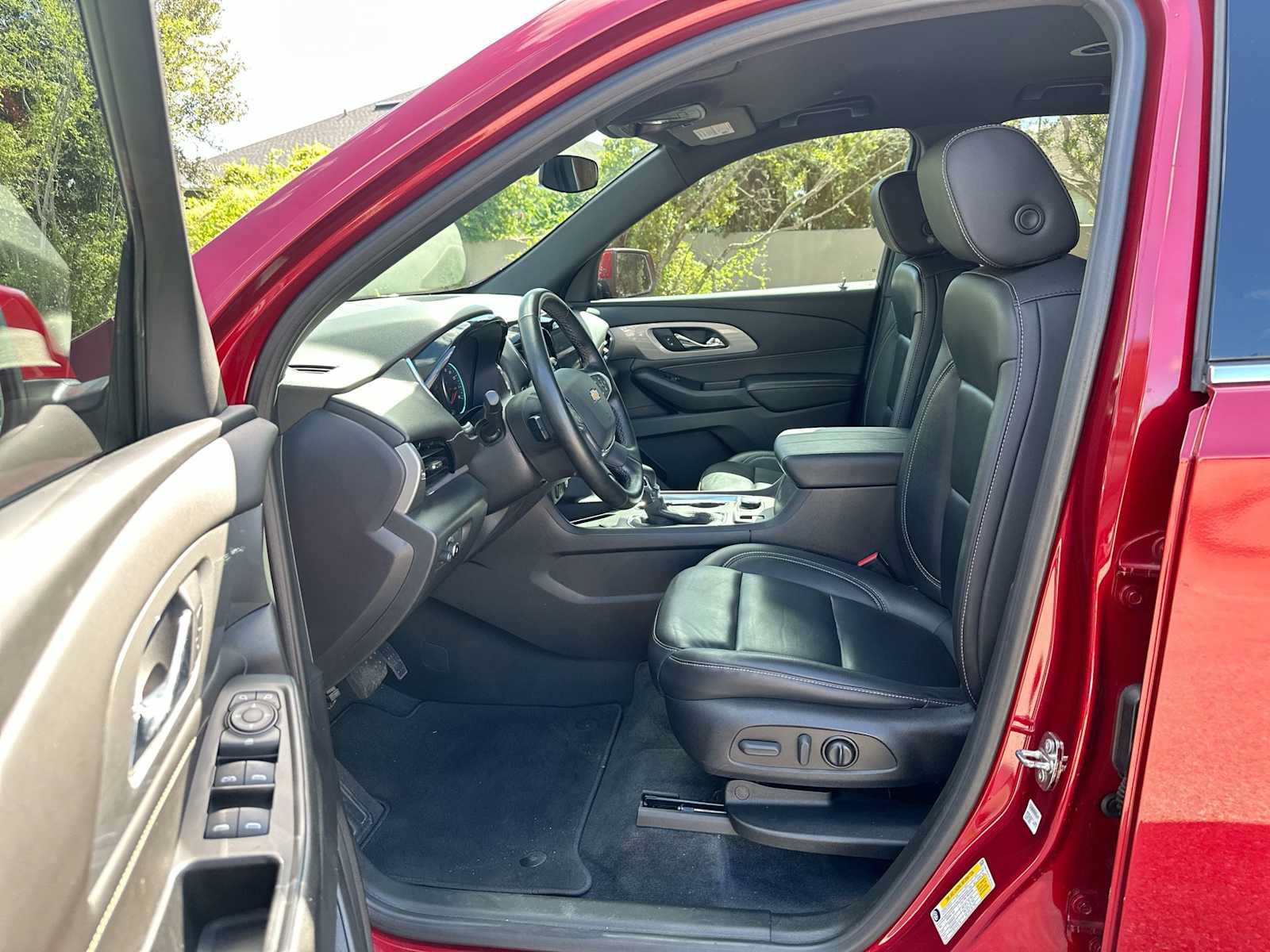 Certified 2023 Chevrolet Traverse LT AWD/4WD image 2