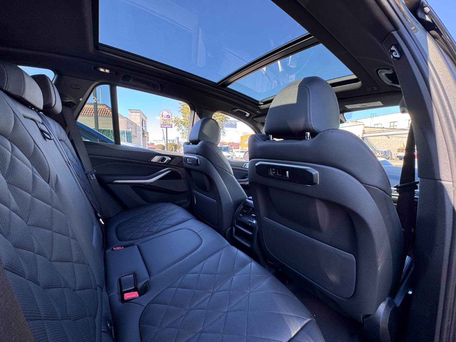 Used 2025 BMW X5 xDrive40i w/ M Sport Package image 27