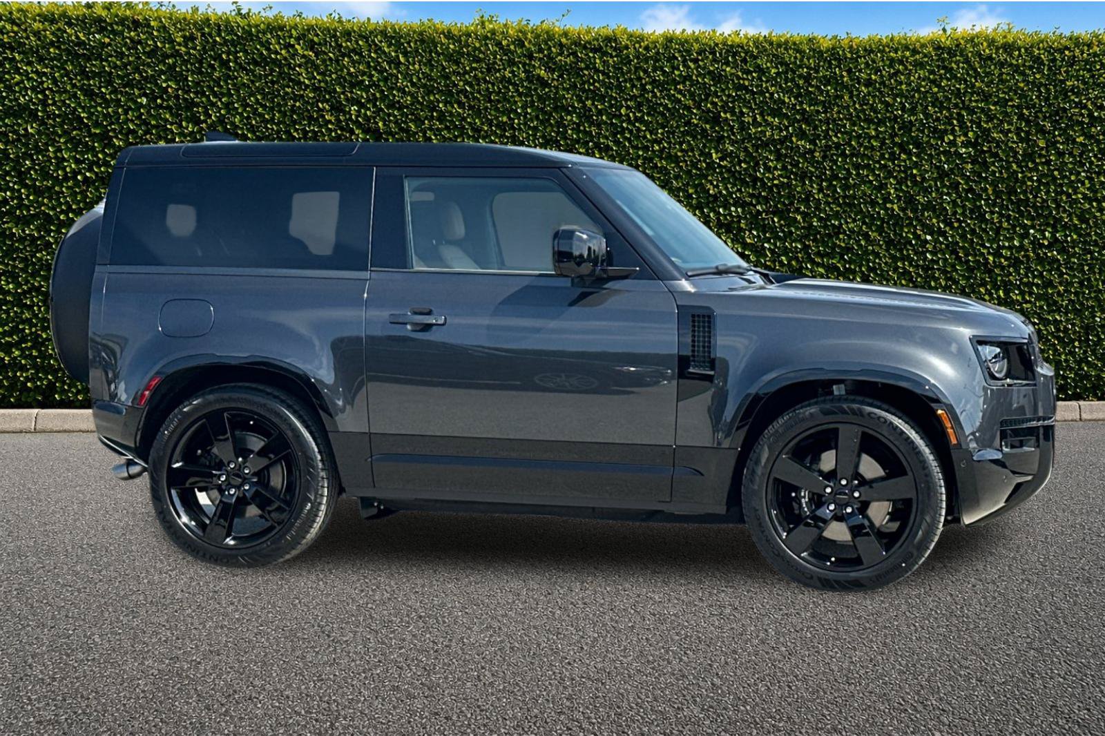 New 2026 Land Rover Defender 90 V8 AWD/4WD image 7