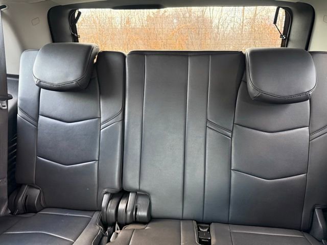 Used 2019 Cadillac Escalade Luxury AWD/4WD image 14
