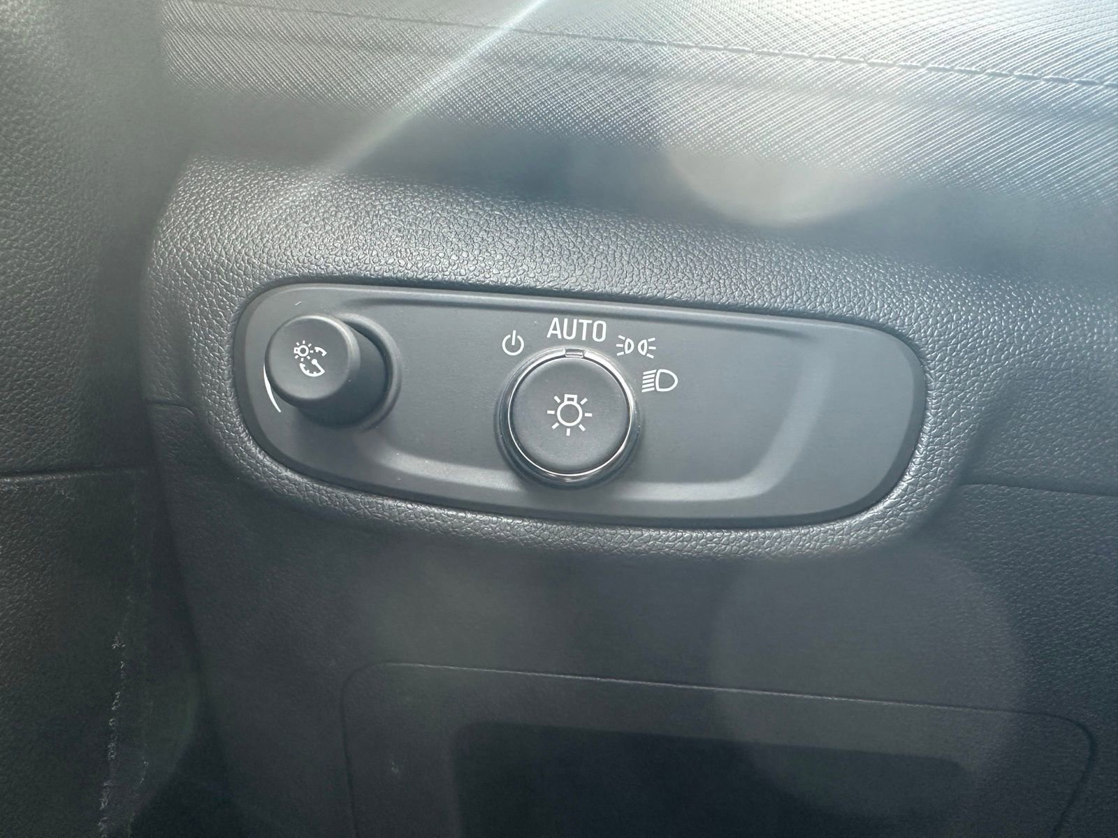 New 2025 Chevrolet TrailBlazer LT w/ Convenience Package AWD/4WD image 15