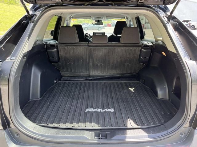Used 2019 Toyota RAV4 LE AWD/4WD image 18
