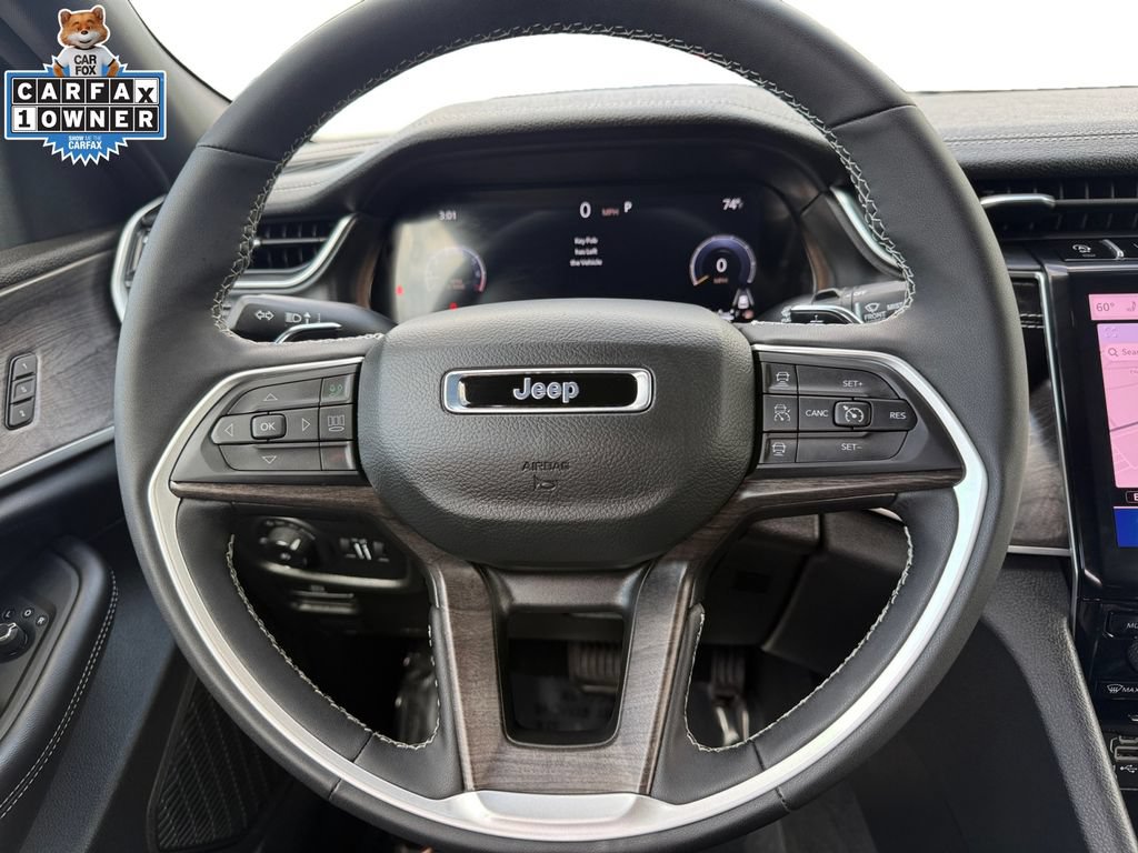 Used 2025 Jeep Grand Cherokee Limited AWD/4WD image 12