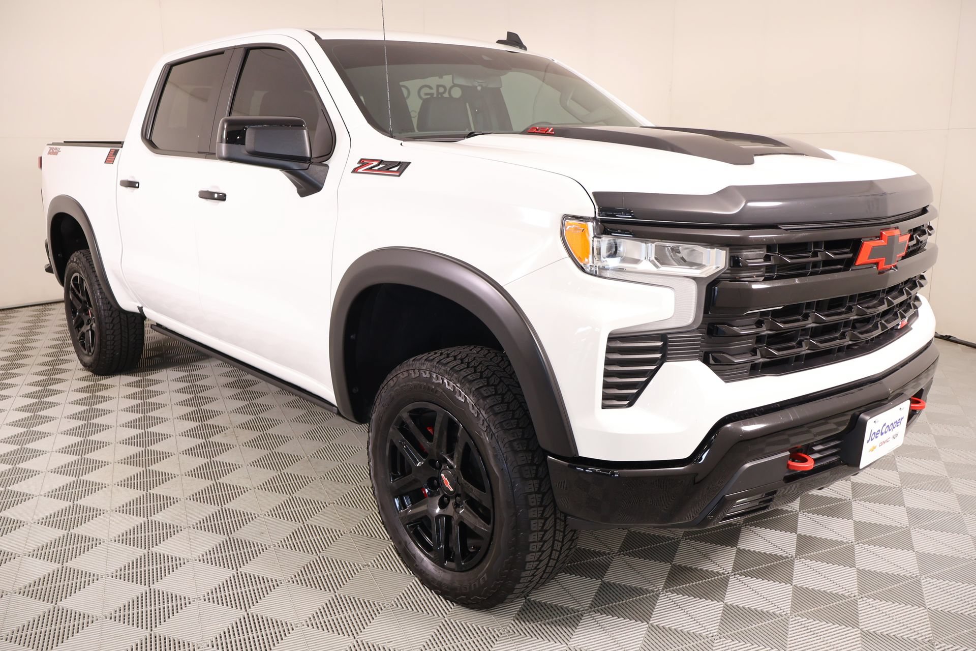 Used 2025 Chevrolet Silverado 1500 LT Trail Boss w/ Convenience Package II AWD/4WD image 1