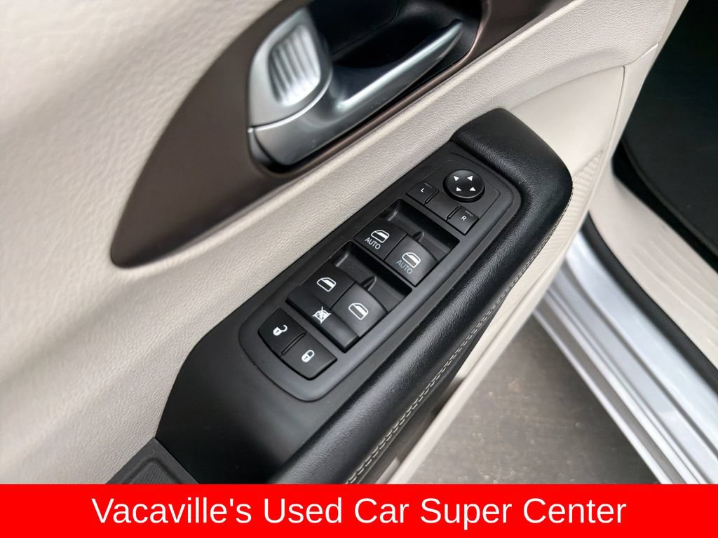 Used 2021 Chrysler Voyager LX FWD image 11