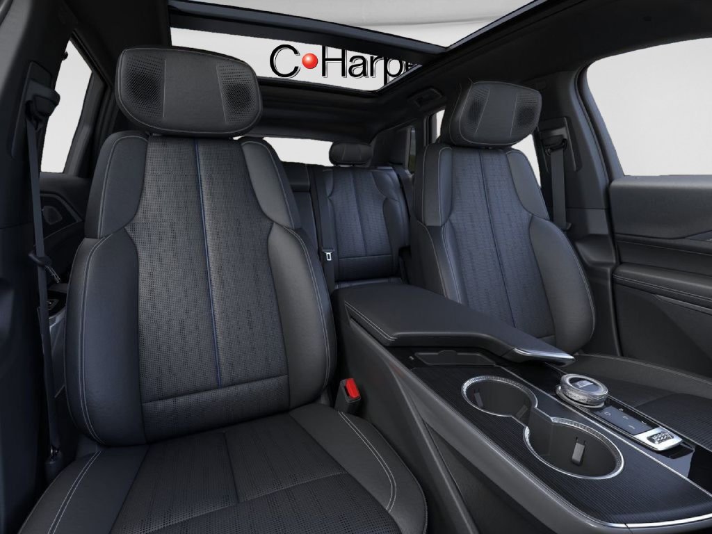 New 2026 Cadillac Lyriq Signature Luxury AWD/4WD image 16