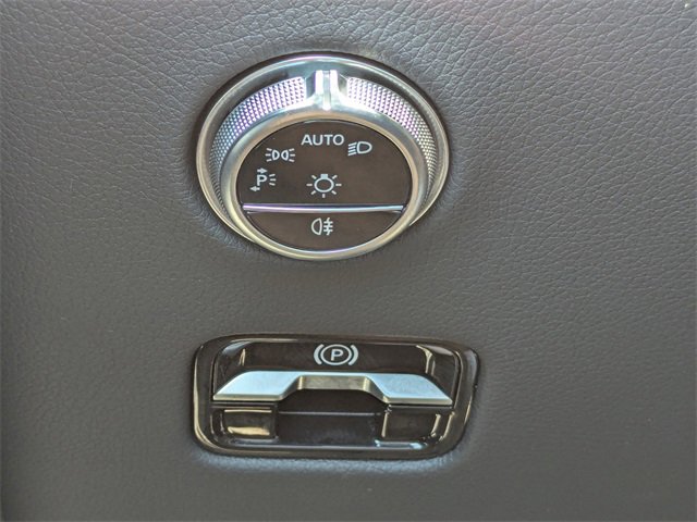 Used 2024 Mercedes-Benz GLC 300 GLC 300 image 25