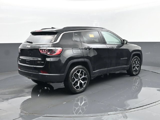 Used 2025 Jeep Compass Limited AWD/4WD image 22