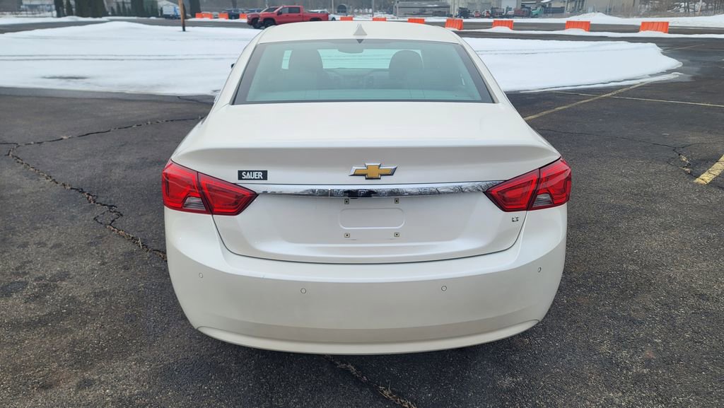 Used 2014 Chevrolet Impala LT w/ Convenience Package image 10