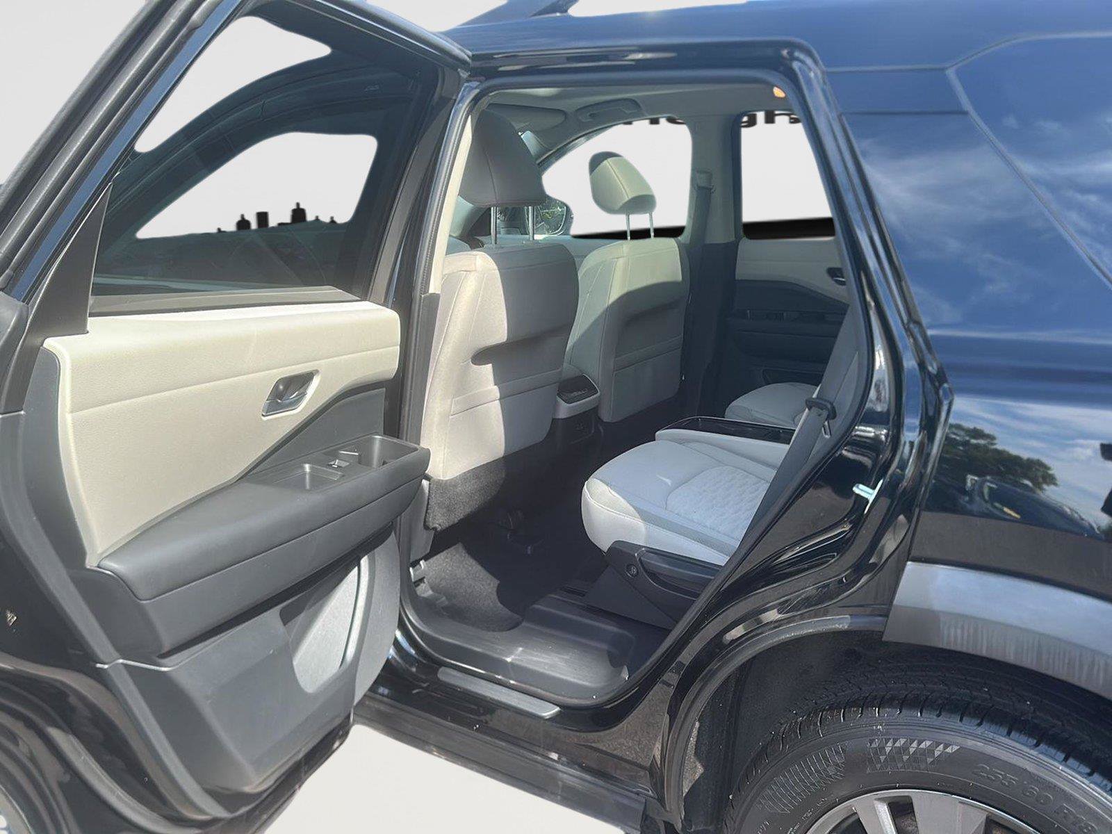 Used 2022 Nissan Pathfinder SV w/ SV Premium Package AWD/4WD image 13