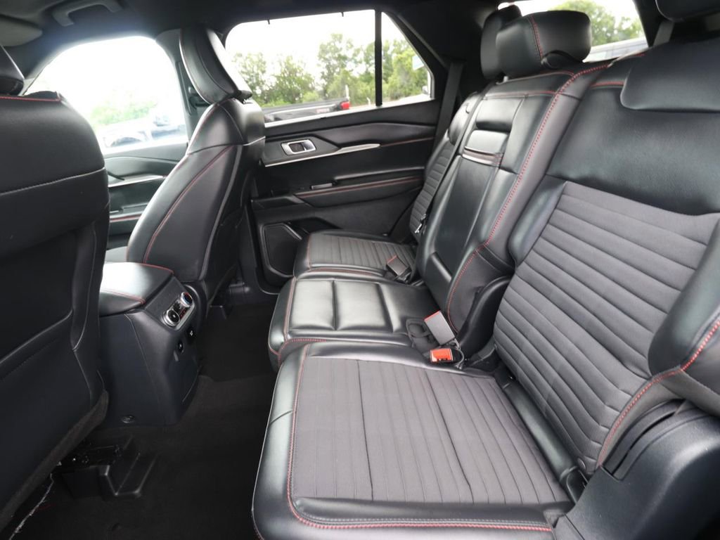 Certified 2025 Ford Explorer ST-Line w/ Premium Package AWD/4WD image 9