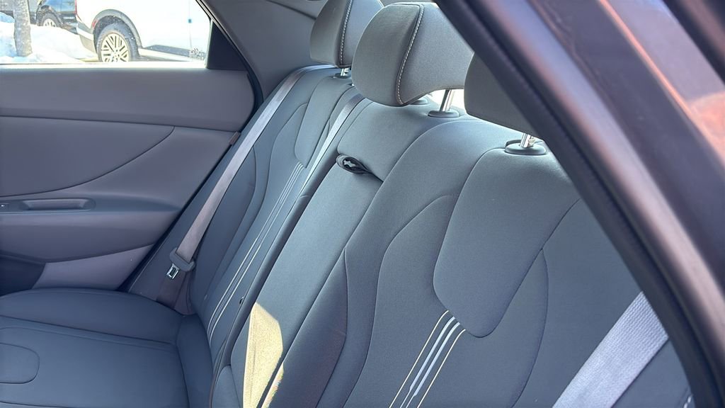 Used 2025 Hyundai Elantra SEL image 30