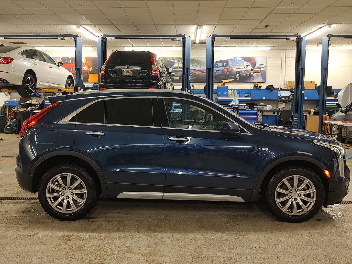 Used 2020 Cadillac XT4 Premium Luxury w/ Cold Weather Package AWD/4WD image 31