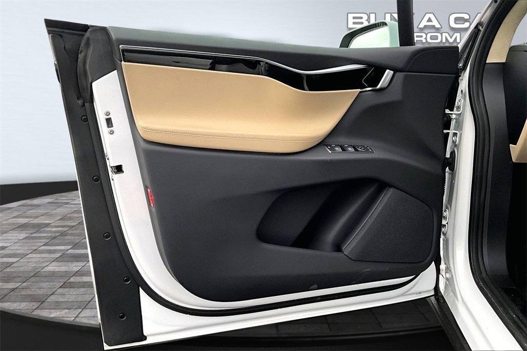 Used 2016 Tesla Model X 90D image 22