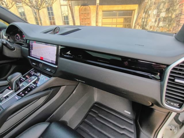 Used 2020 Porsche Cayenne image 48