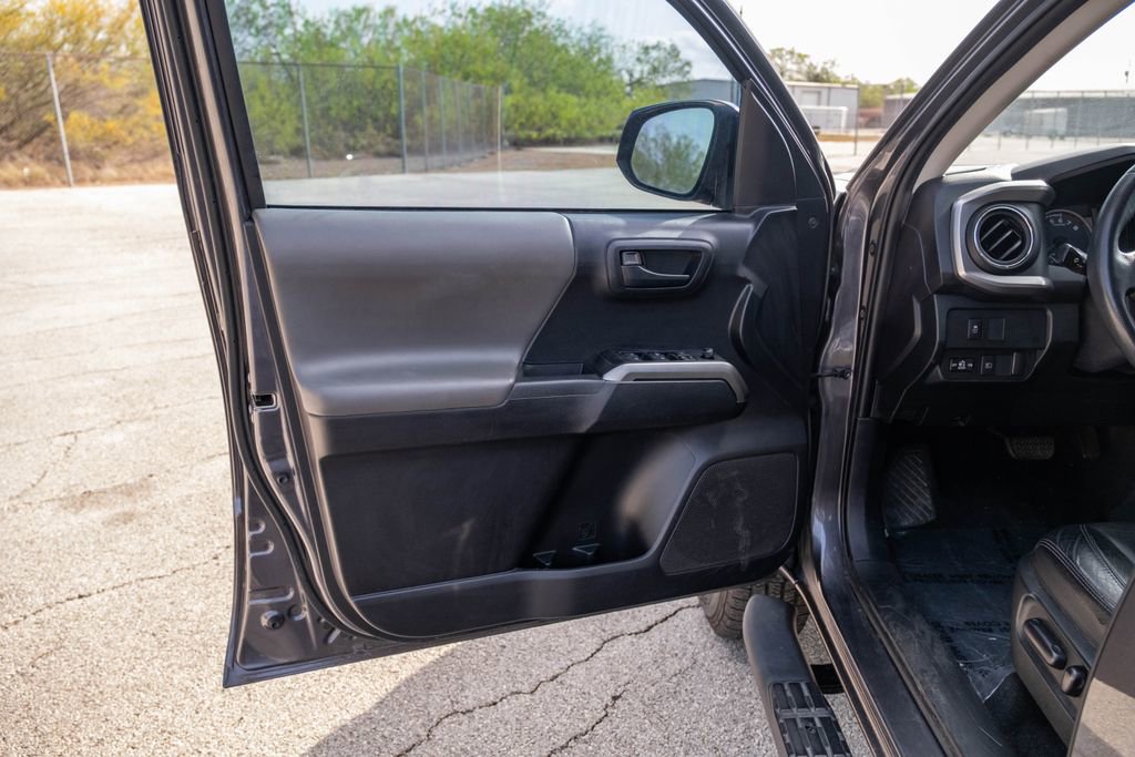 Used 2020 Toyota Tacoma SR5 image 10
