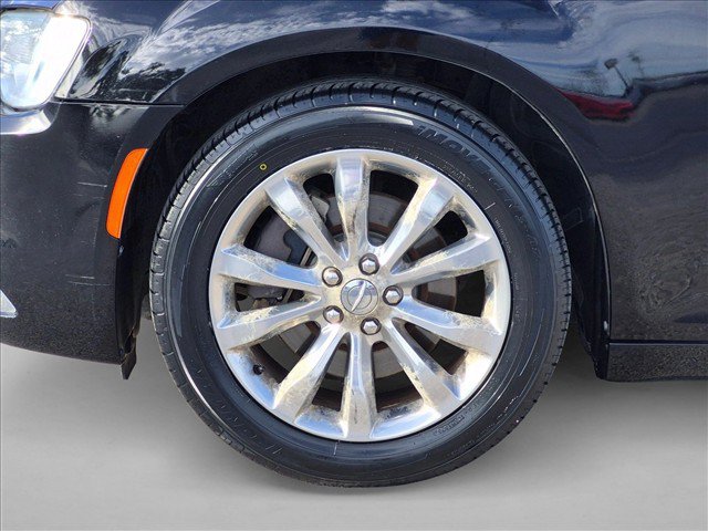 Used 2019 Chrysler 300 Limited AWD/4WD image 22