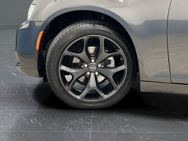 Used 2023 Chrysler 300 Touring w/ Sport Appearance Package RWD image 30