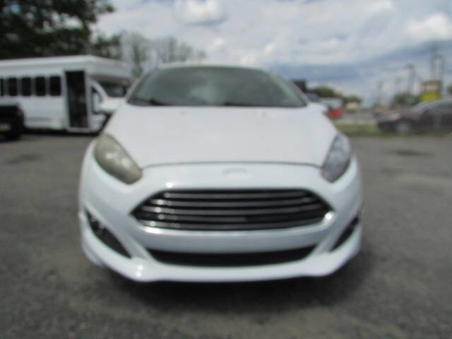 Used 2015 Ford Fiesta SE FWD image 2