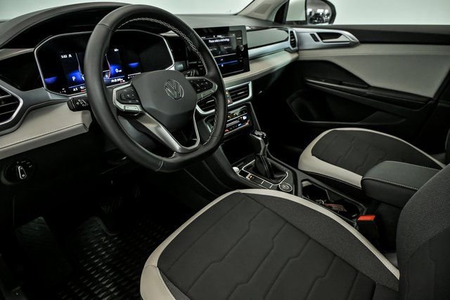 Certified 2025 Volkswagen Taos SE w/ Panoramic Sunroof Package AWD/4WD image 9
